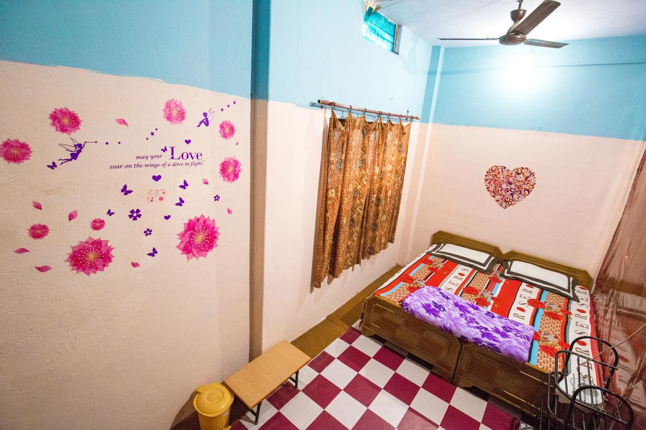 Somit Paying Guest House Waranasi Zewnętrze zdjęcie